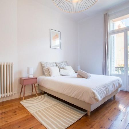 Spacious 2-Bedroom In The Centre Of Menton Extérieur photo