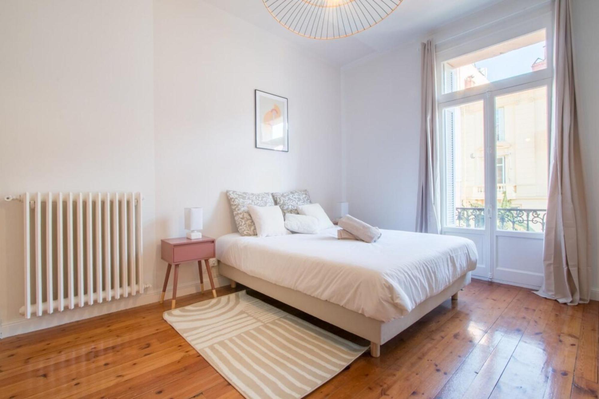 Spacious 2-Bedroom In The Centre Of Menton Extérieur photo